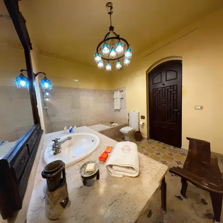 Talisman Hotel Twin Room (no 1) - 3