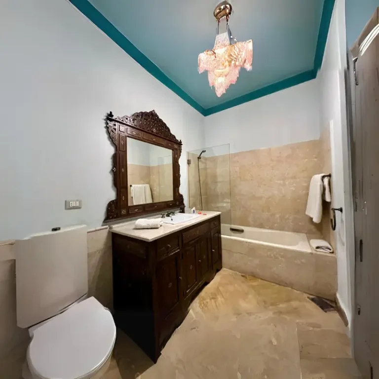 Talisman Hotel Twin Room (no 3) - 4